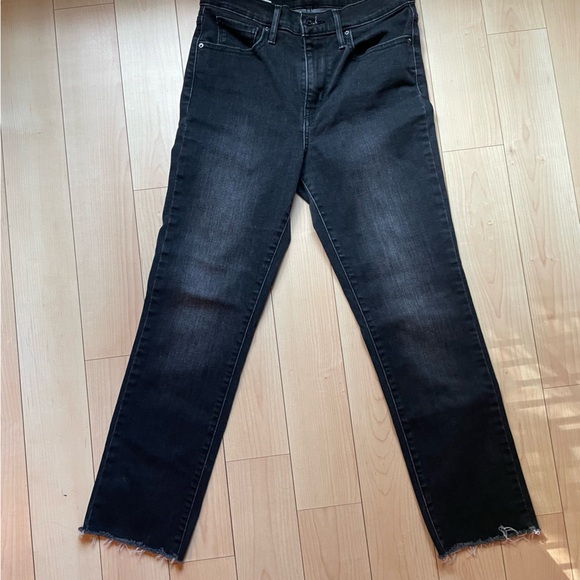 Levi's Women's 724 High Rise Straight Leg Jeans
- size 29 - Raw Hem - Picture 7 of 10